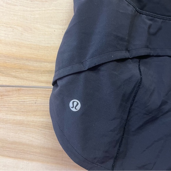 Lululemon Speed Up Low-Rise Lined Short 2.5" in black - Picture 6 of 8
